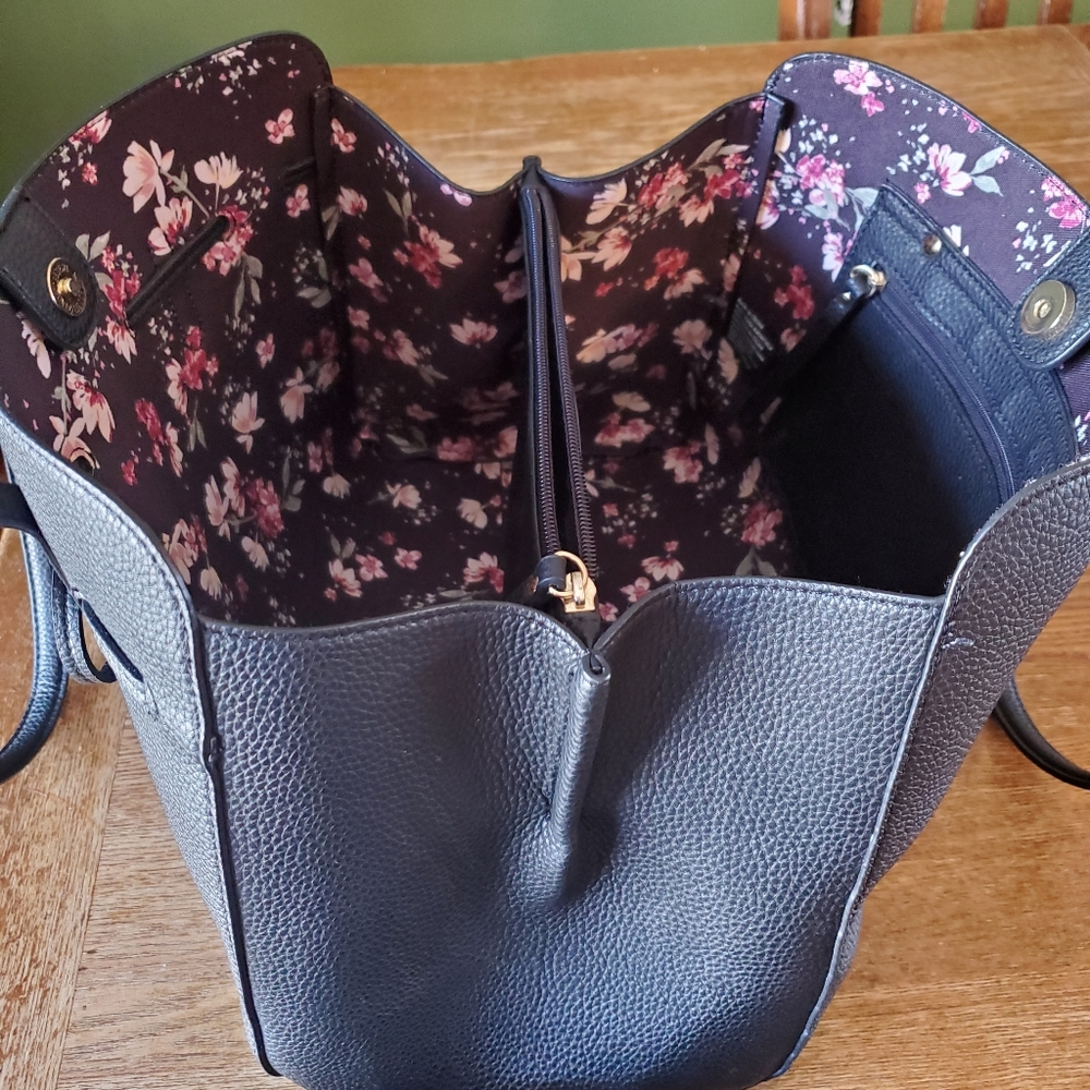 Black Purse - Picture 2 of 4